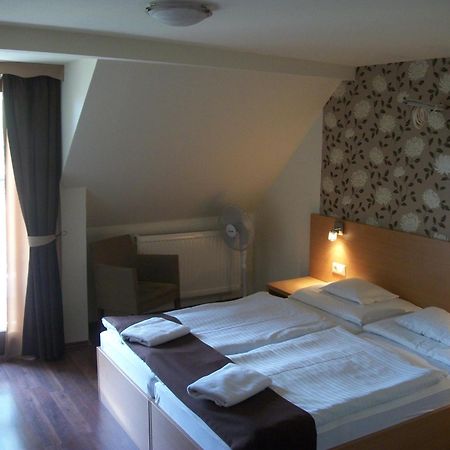 Hotel Viktória Balatonalmádi Zewnętrze zdjęcie