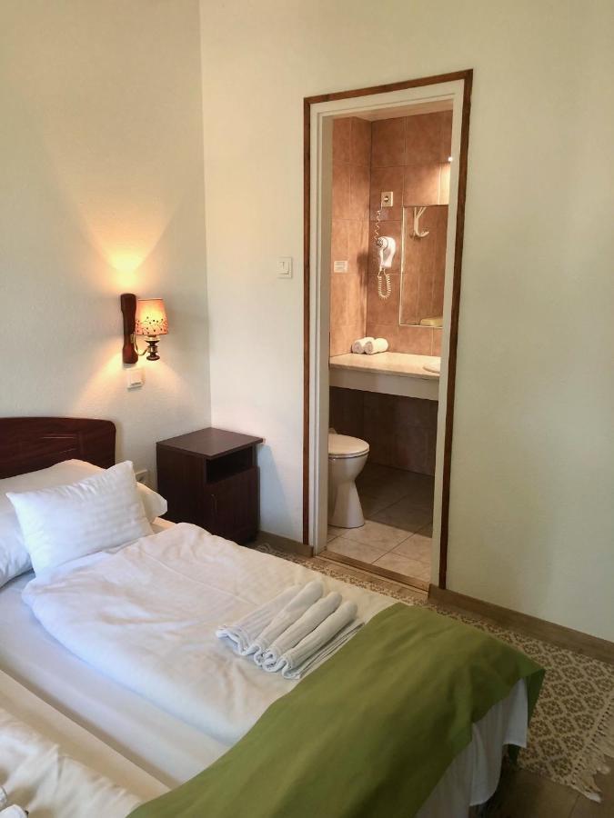 Hotel Viktória Balatonalmádi Zewnętrze zdjęcie