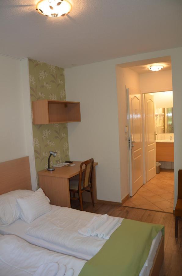 Hotel Viktória Balatonalmádi Zewnętrze zdjęcie