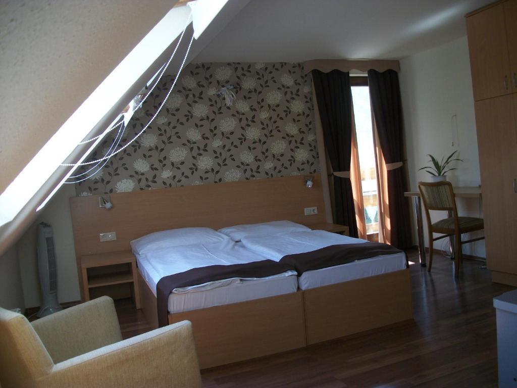 Hotel Viktória Balatonalmádi Pokój zdjęcie
