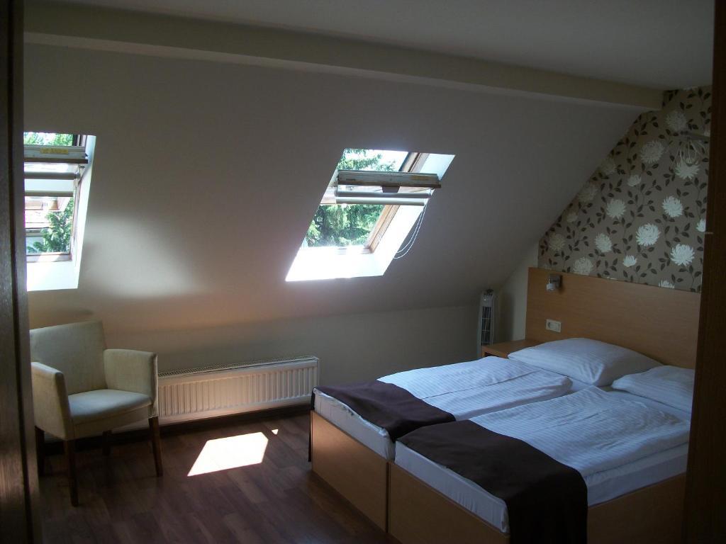 Hotel Viktória Balatonalmádi Pokój zdjęcie