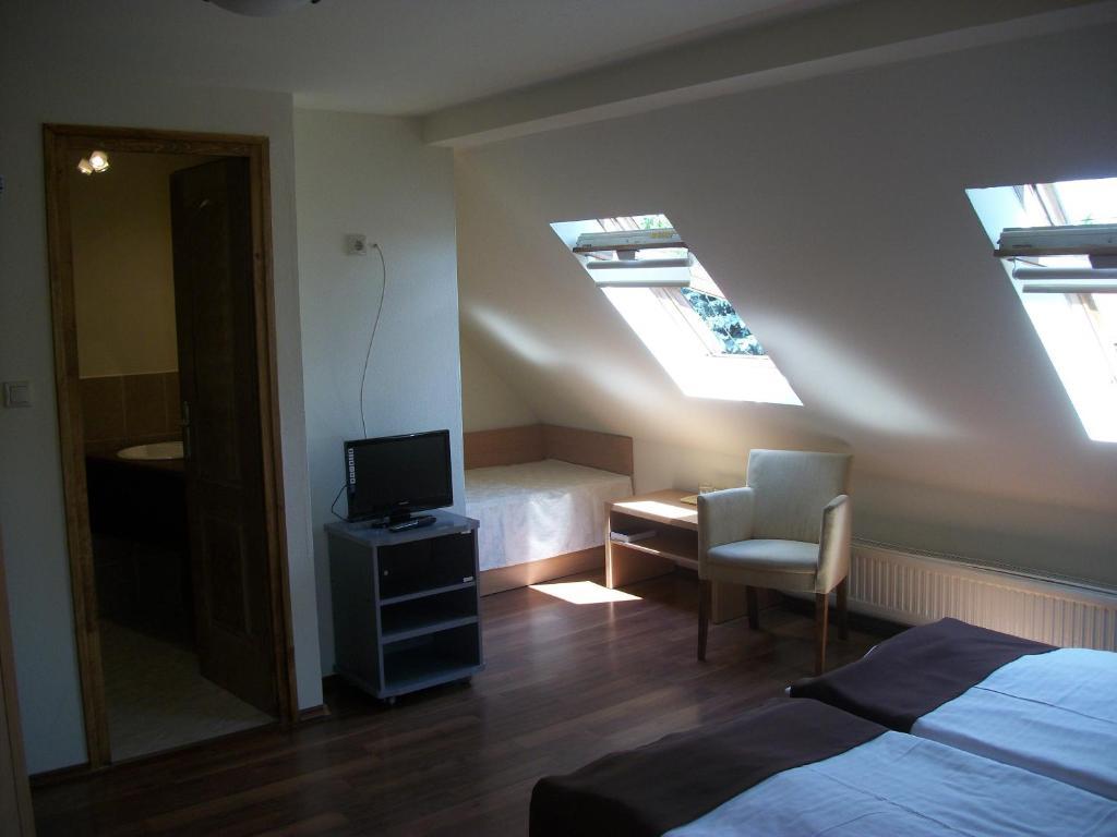Hotel Viktória Balatonalmádi Pokój zdjęcie