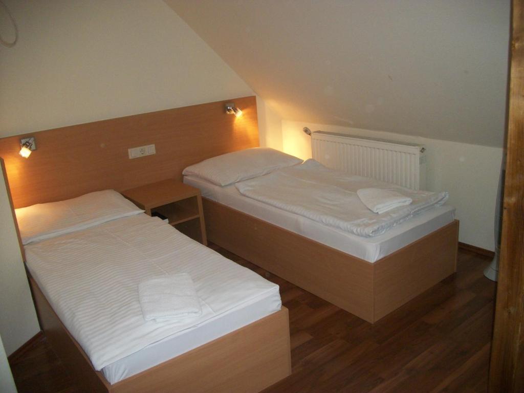 Hotel Viktória Balatonalmádi Pokój zdjęcie