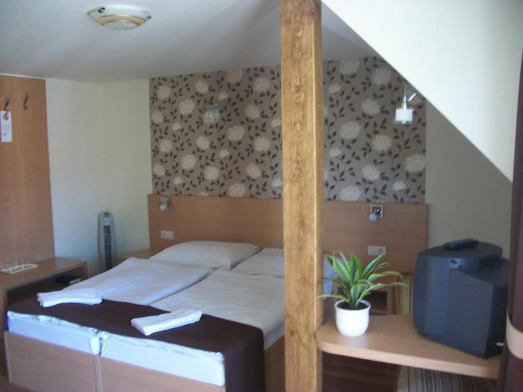 Hotel Viktória Balatonalmádi Pokój zdjęcie