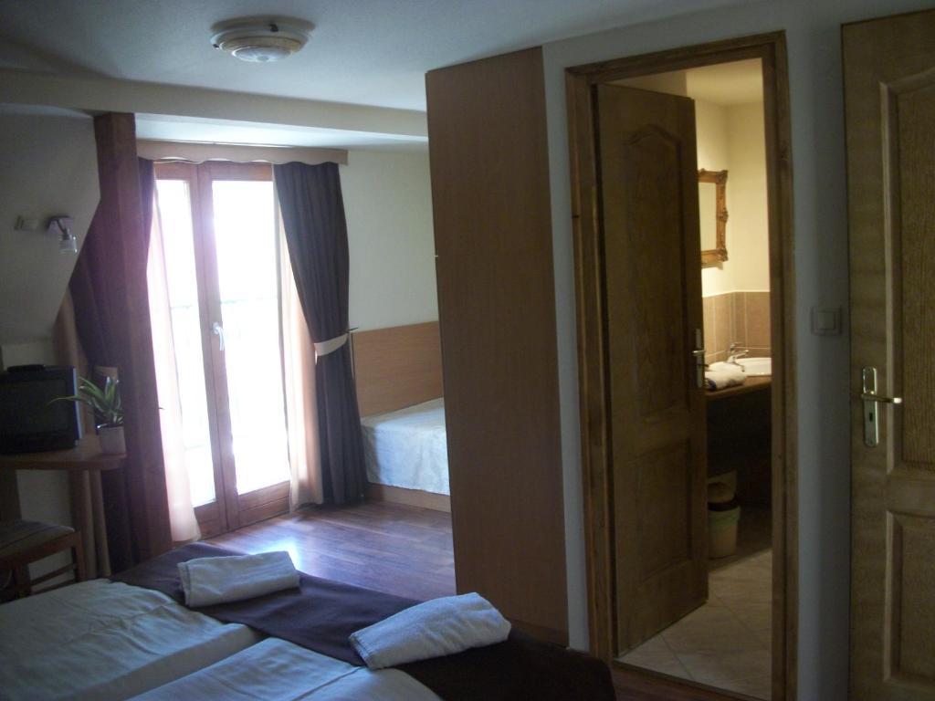 Hotel Viktória Balatonalmádi Pokój zdjęcie