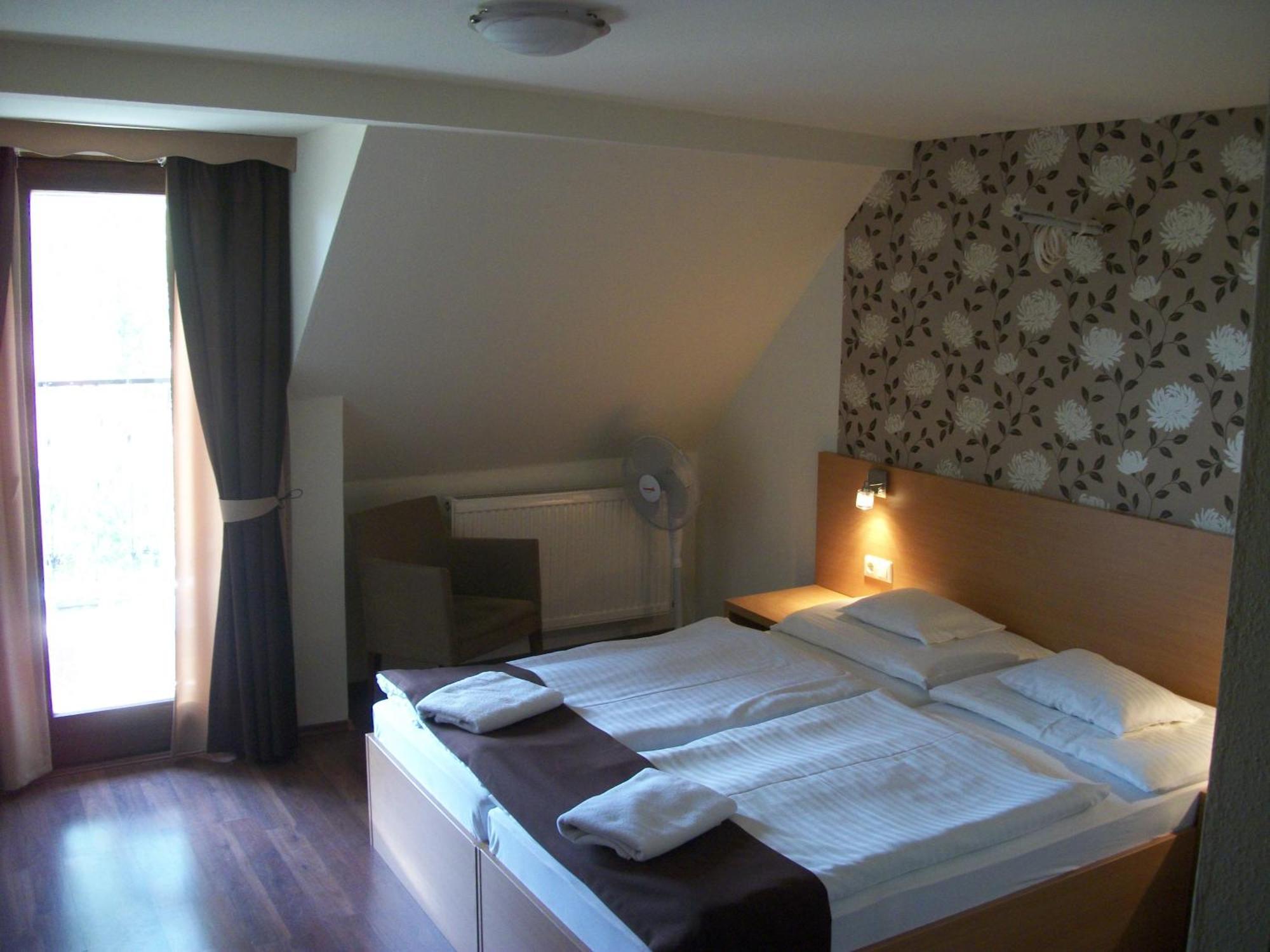 Hotel Viktória Balatonalmádi Zewnętrze zdjęcie