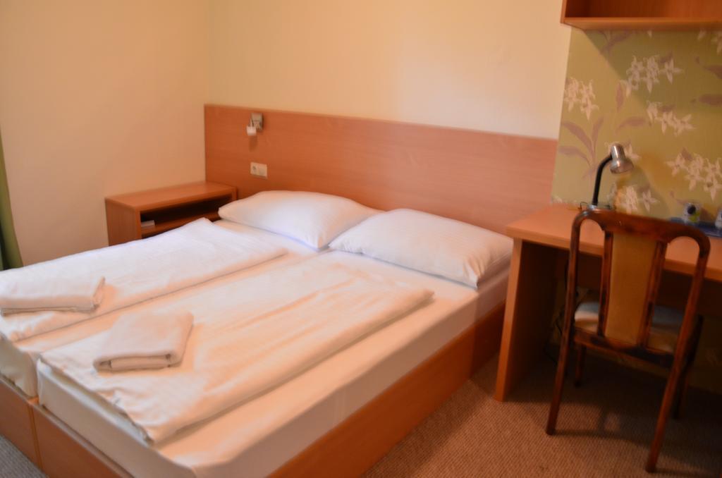Hotel Viktória Balatonalmádi Zewnętrze zdjęcie